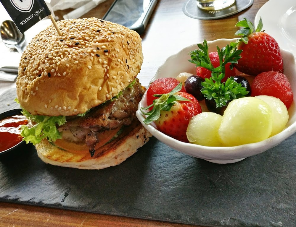 Walnut Cafe & Bar