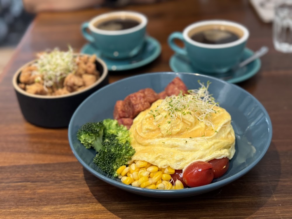Luckee Cafe Bar